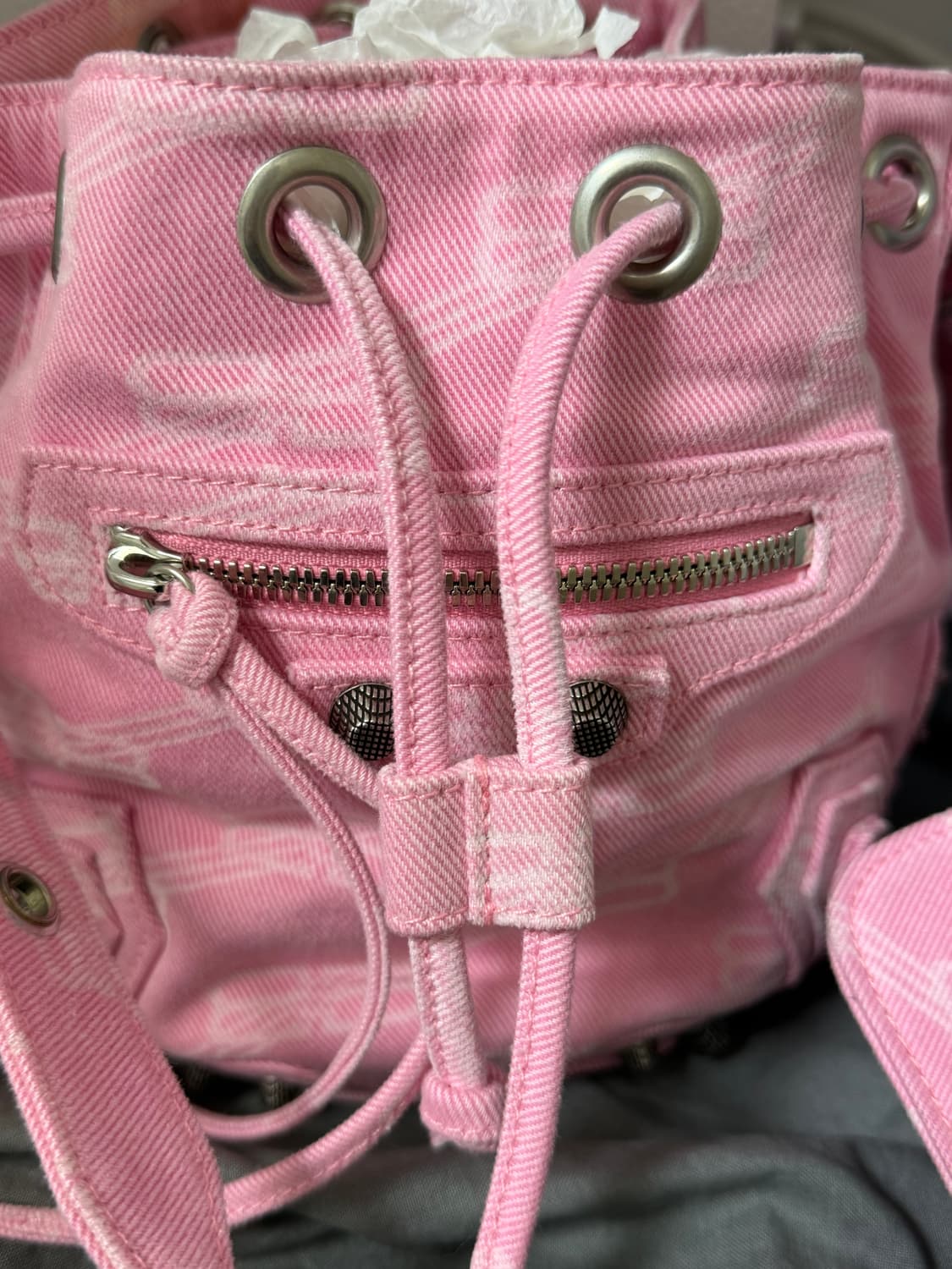 1회착용) 정품 발렌시아가 버킷백 xs 상품이미지3