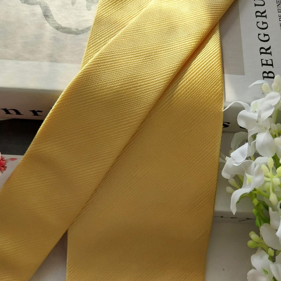 발렌티노 실크 레몬 솔리드 넥타이 8.7cm A+등급 K1544
 상품이미지4