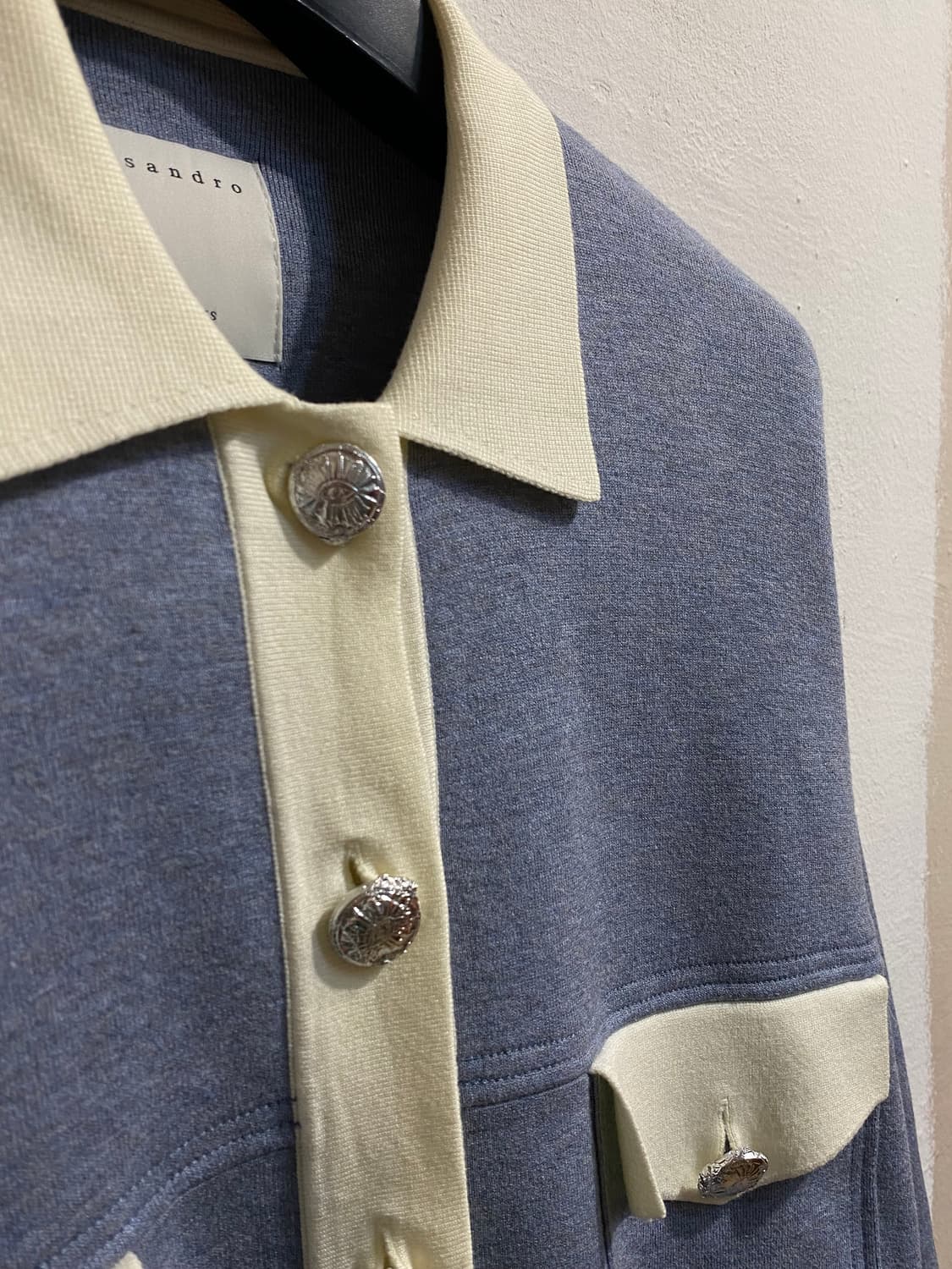 산드로 파리 배색 크롭 니트 자켓 상품이미지4