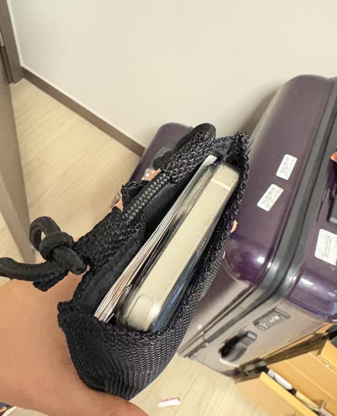 샤넬 뷰티 여권 크로스 파우치 상품이미지4