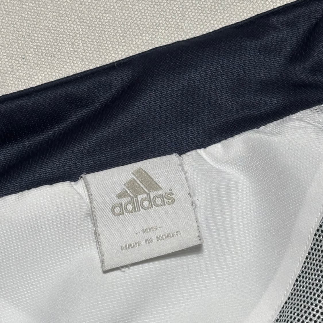 105 아디다스 올드스쿨 화이트 네이비 배색 바람막이 상품이미지4