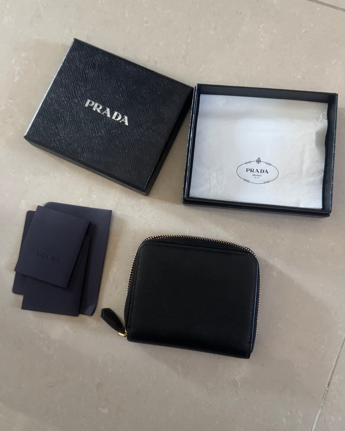 프라다 블랙 반지갑 풀박스 상품이미지2