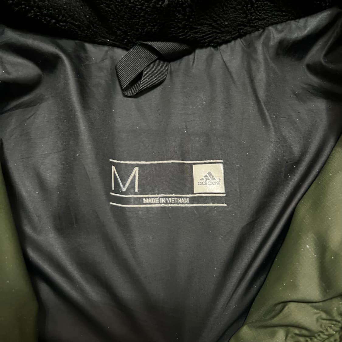 아디다스 덕다운 퍼포먼스 로고 후드 패딩 점퍼 [카키] M/95 상품이미지4