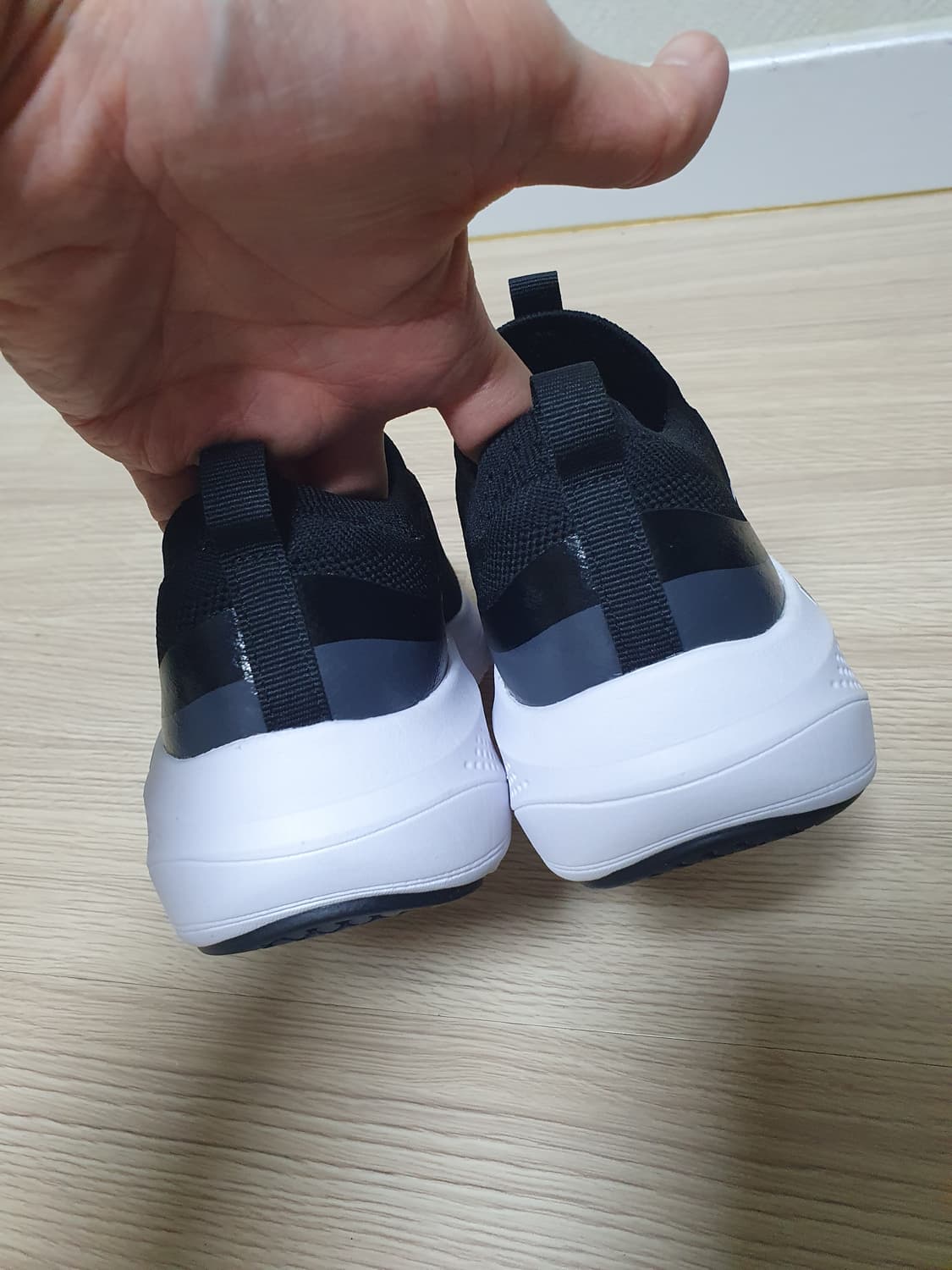 스케쳐스 울트라 고 블랙 슬립온 운동화 245 상품이미지6