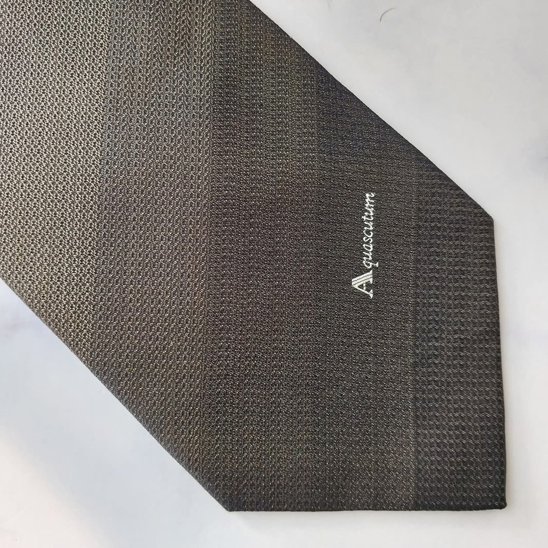 아쿠아스큐텀 실크 솔리드 텍스처 넥타이 9.8cm A+등급 K1708
 상품이미지9