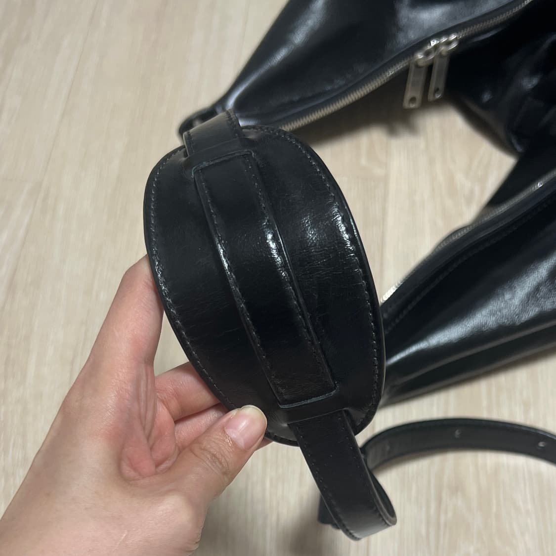 마지셔우드 벨티드 호보백 블랙 상품이미지3