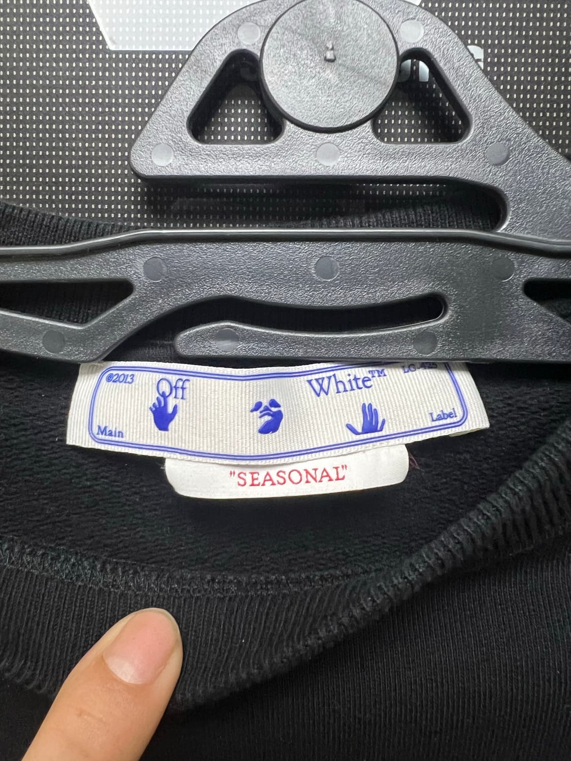 22f/w 오프화이트 웨이브 맨투맨 상품이미지3