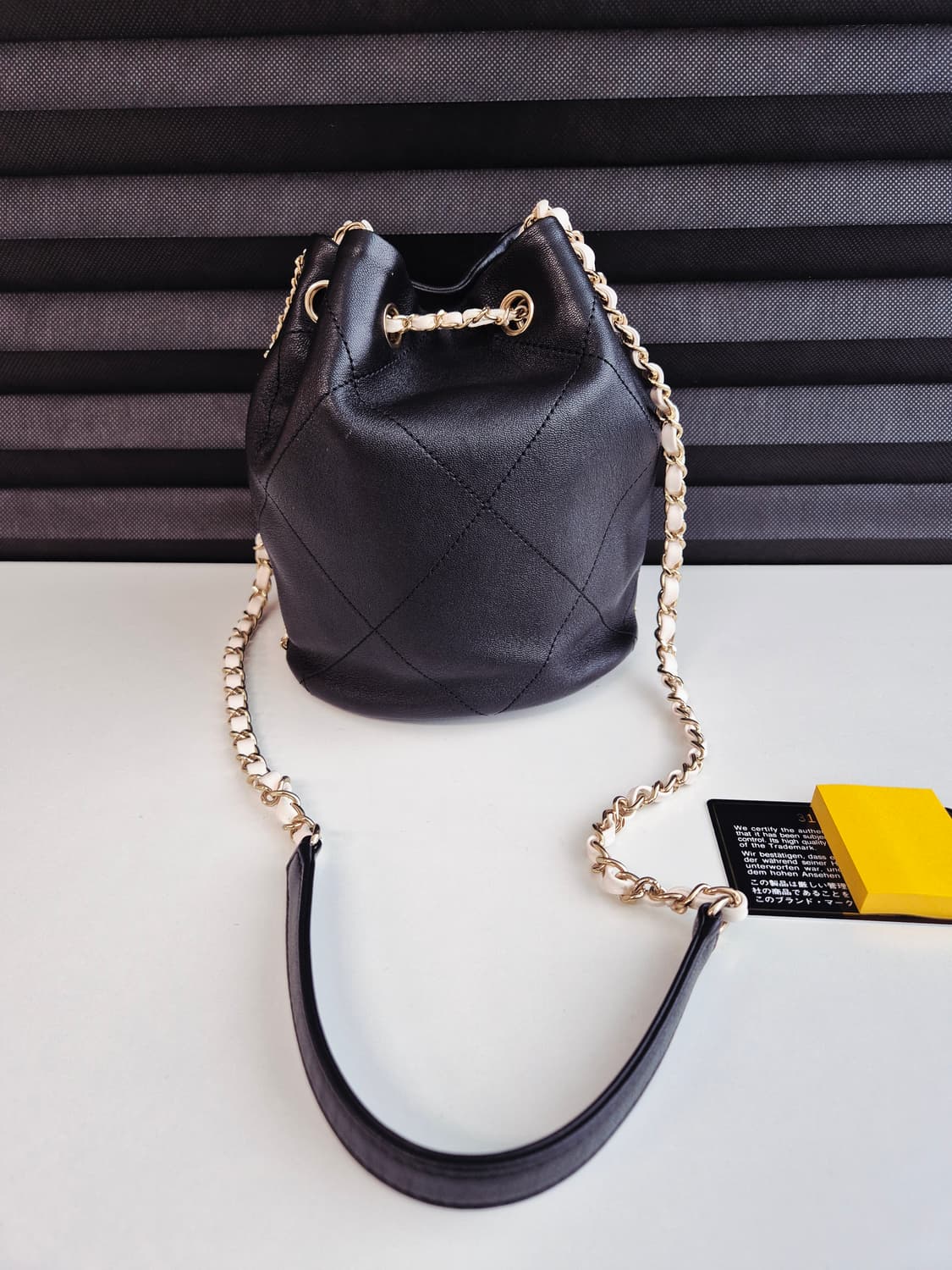샤넬 드로스트링 체인 버킷백 31번대 (상태 S급인정 받음) 상품이미지4