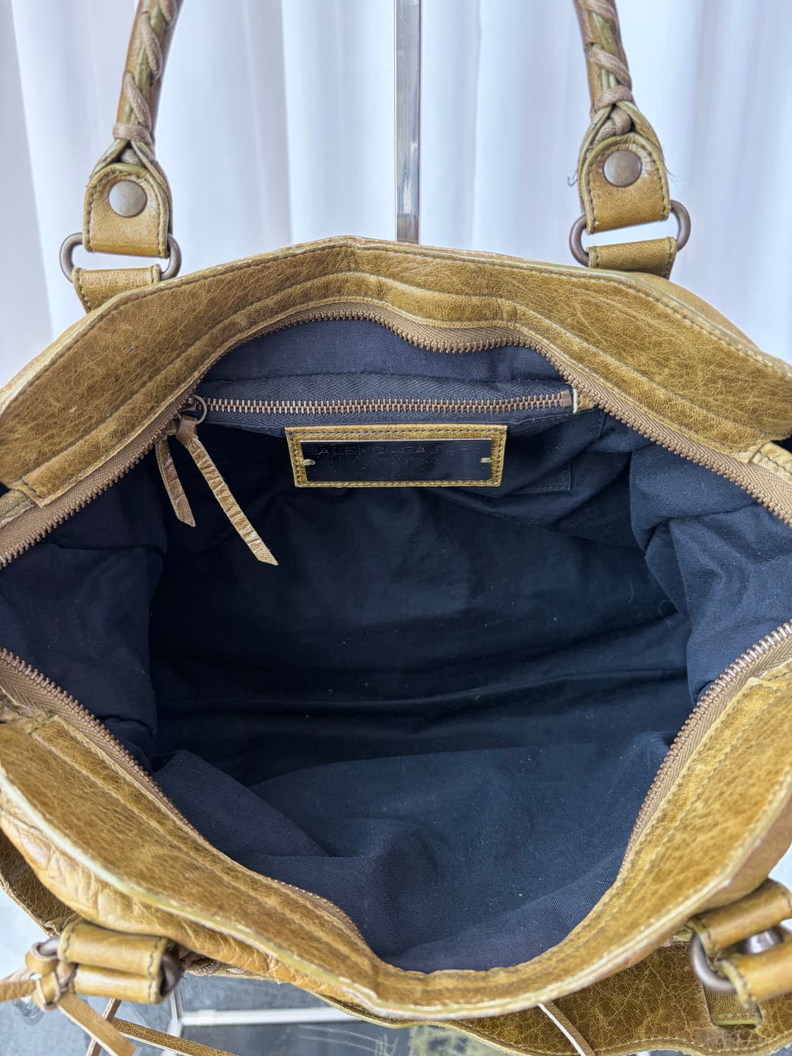 발렌시아가 시티 모터백 카키 올리브 상품이미지6