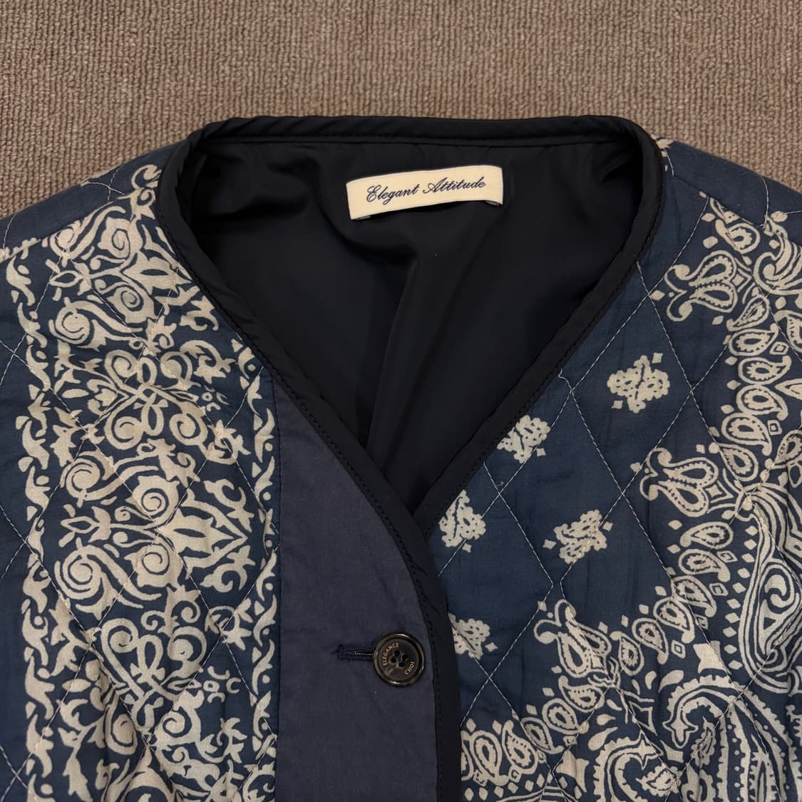 elegance choi 엘레강스초이 우먼스 페이즐리 퀄팅 논카라자켓 상품이미지2