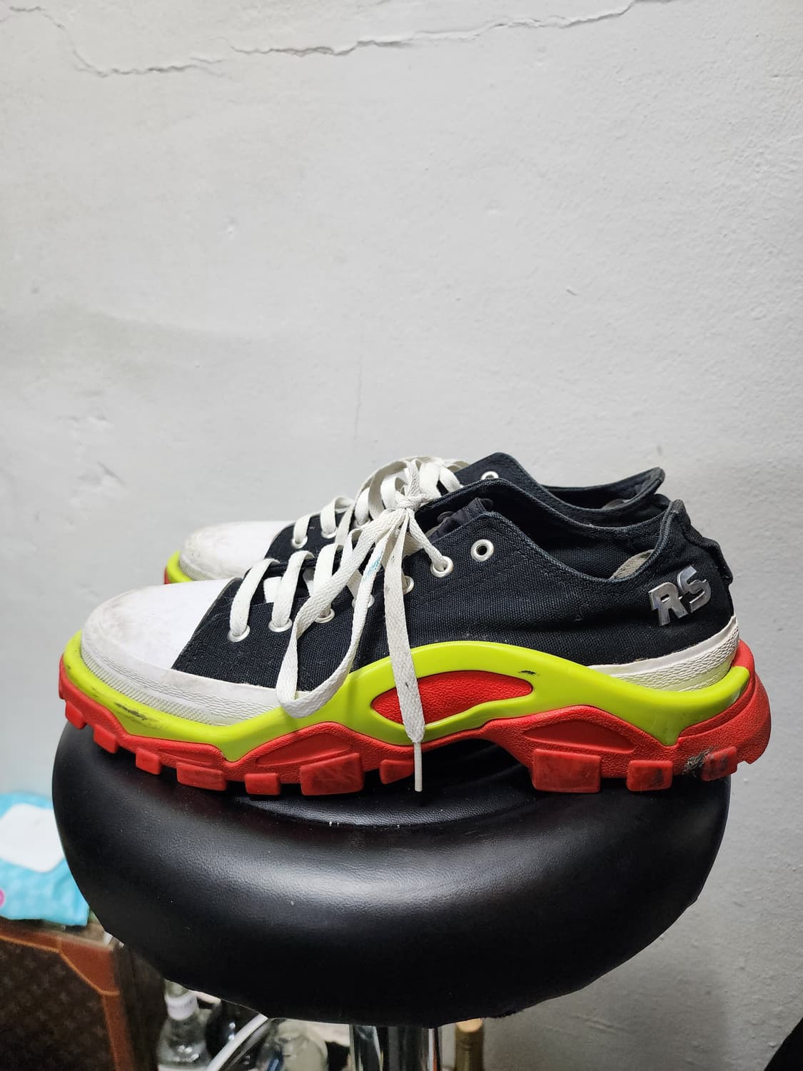 아디다스 x 라프시몬스 디트로이트 오즈위고 스니커즈 상품이미지1