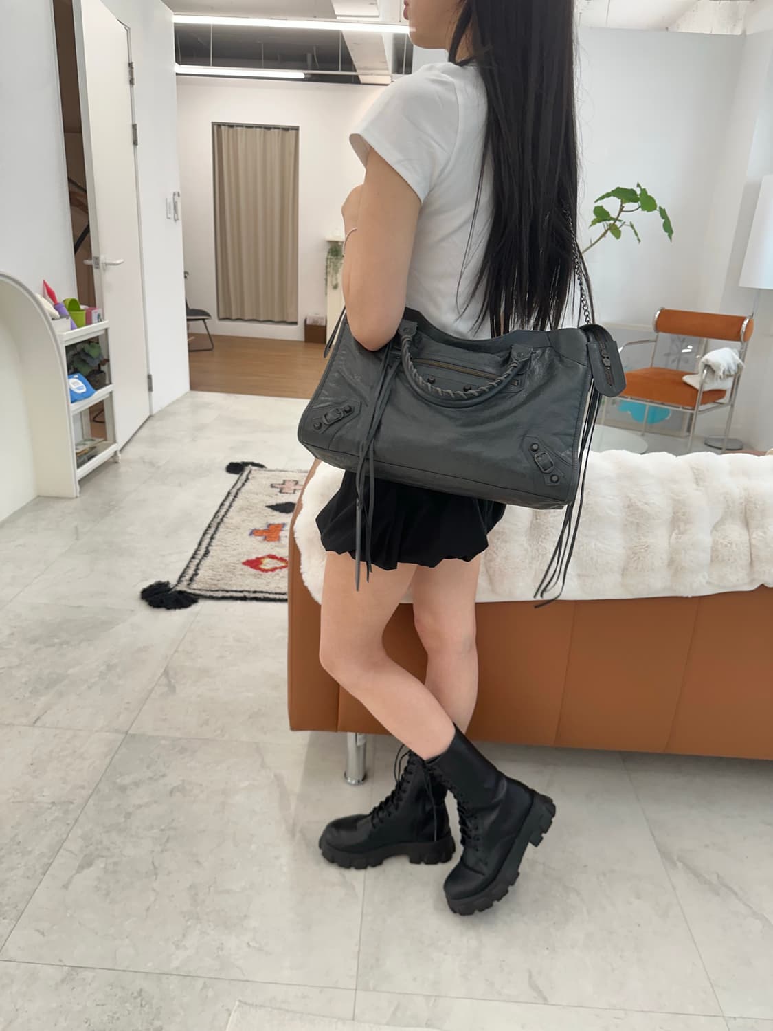❌예약중[A+급 정품] 발렌시아가 시티 모터백 미디움 상품이미지7