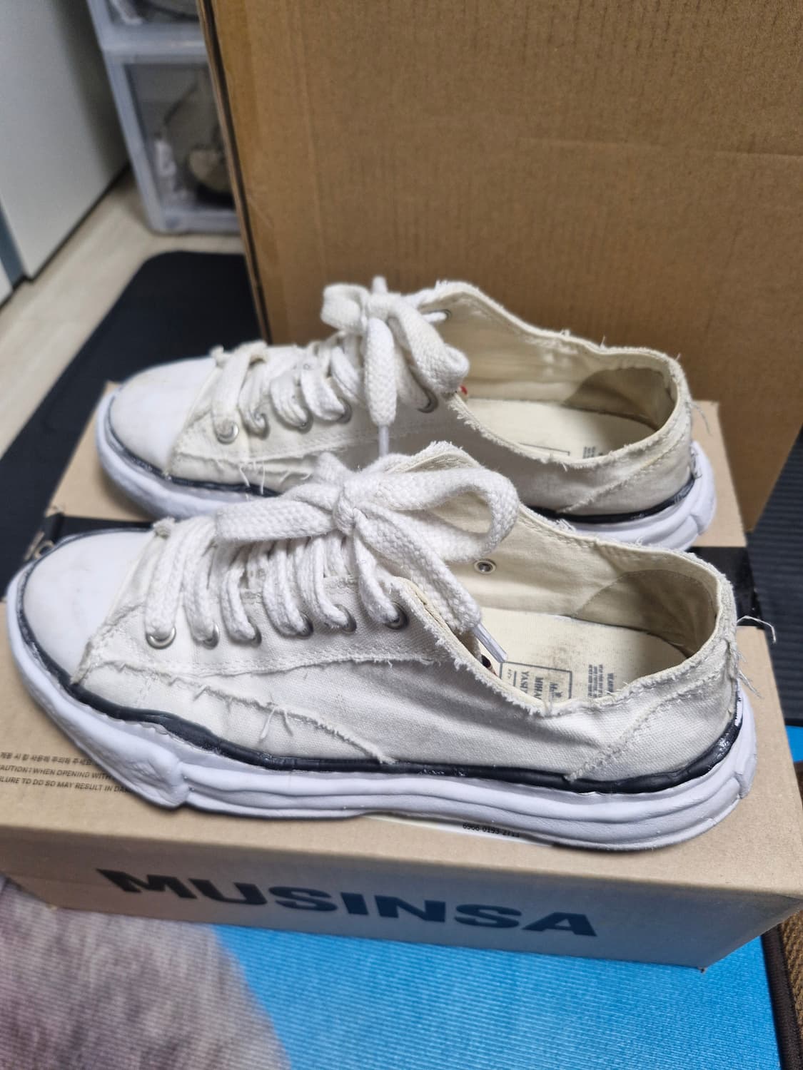 메종 미하라 야스히로 피터슨 OG 솔 캔버스 로우 스니커 화이트 상품이미지1