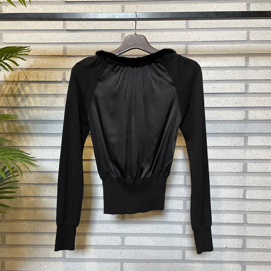 KR VINTAGE 크롭 니트 퍼카라 새틴 믹스 셔링 디테일 블랙 상품이미지3