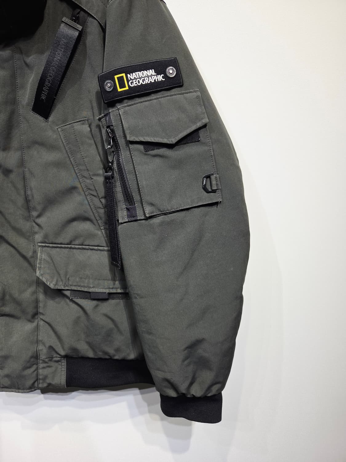 내셔널지오그래픽 유틸리티 덕다운 숏패딩 차콜 상품이미지5
