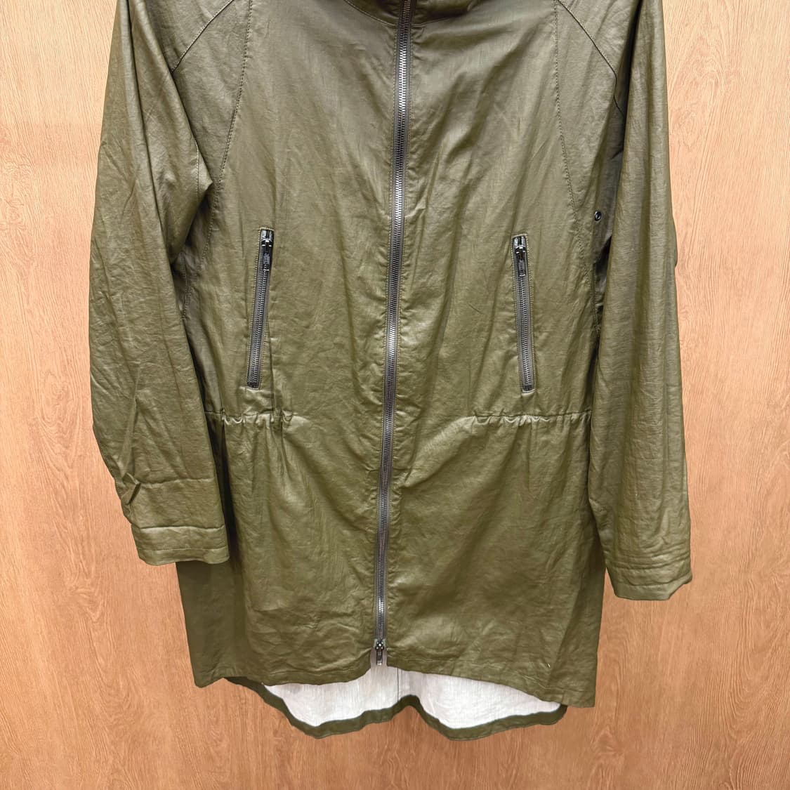 띠어리 롱 후드 자켓 투웨이 지퍼 드로우 스트링 디테일 레귤러핏 카키 상품이미지4