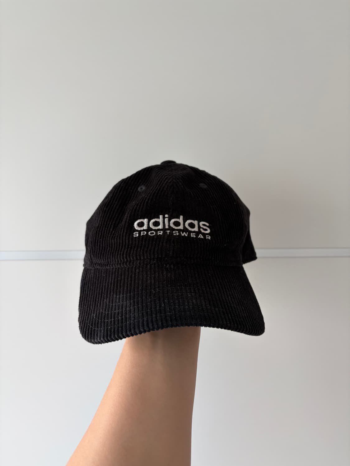 아디다스 코듀로이 볼캡 블랙 상품이미지1