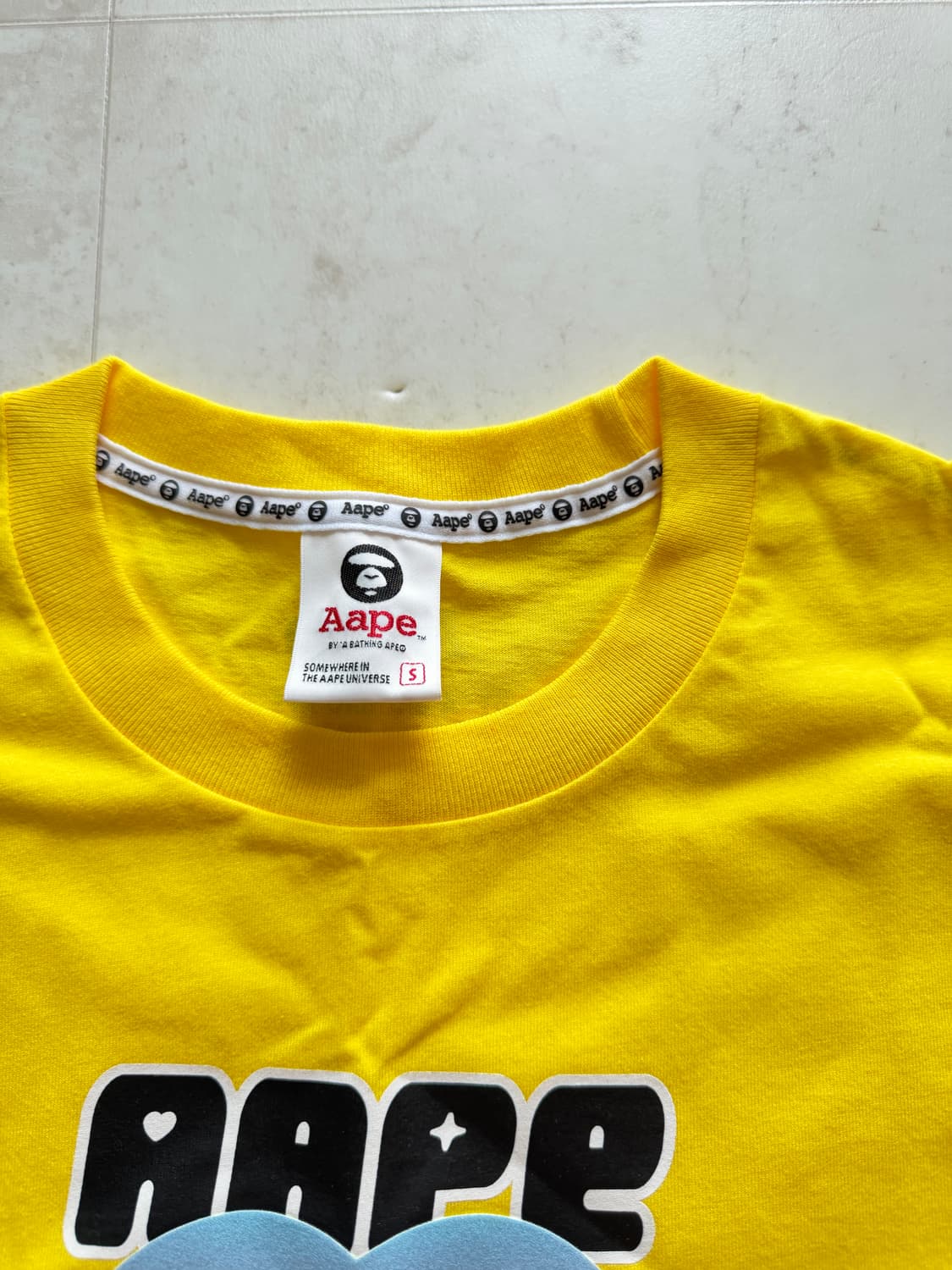베이프 옐로우 하트그래픽 티셔츠 상품이미지3