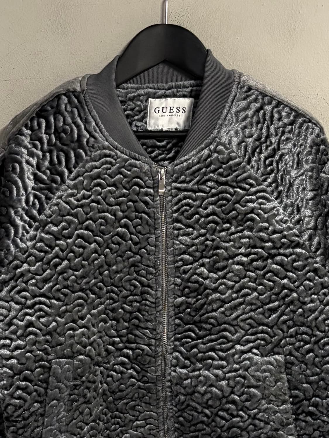 GUESS embossed velvet bomber jacket 상품이미지2