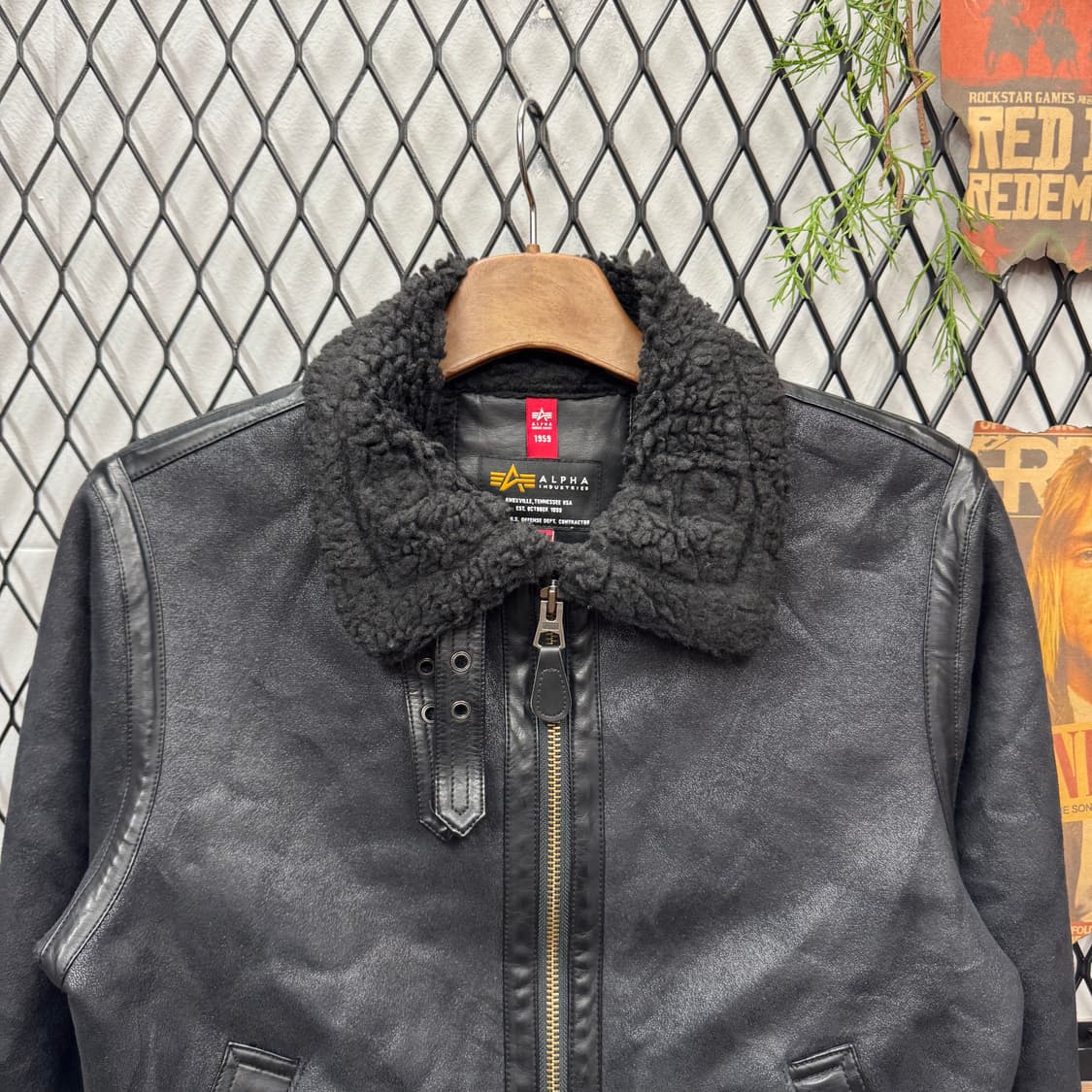 알파인더스트리 B-3 레더자켓 퍼카라 디테일 레귤러핏 블랙 상품이미지3