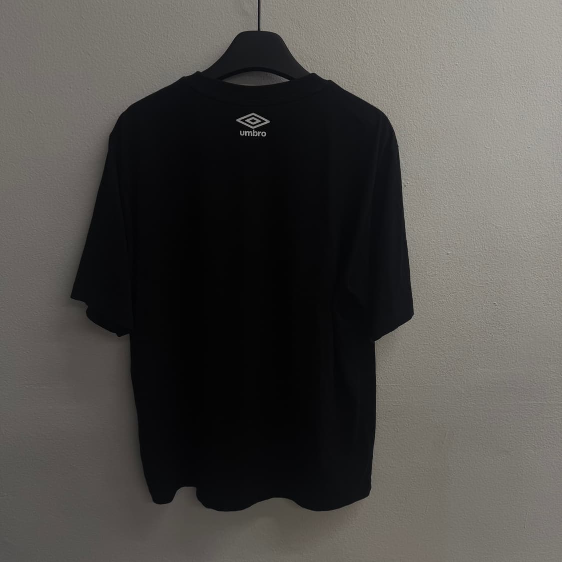 엄브로 블랙 반팔 티셔츠 (95) 상품이미지3