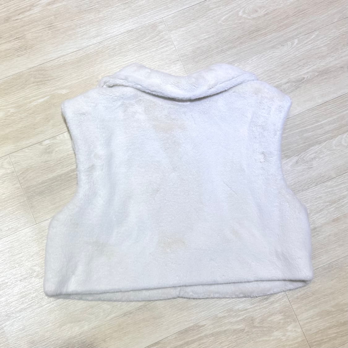 아모멘토 크롭 퍼 베스트 아이보리 상품이미지5