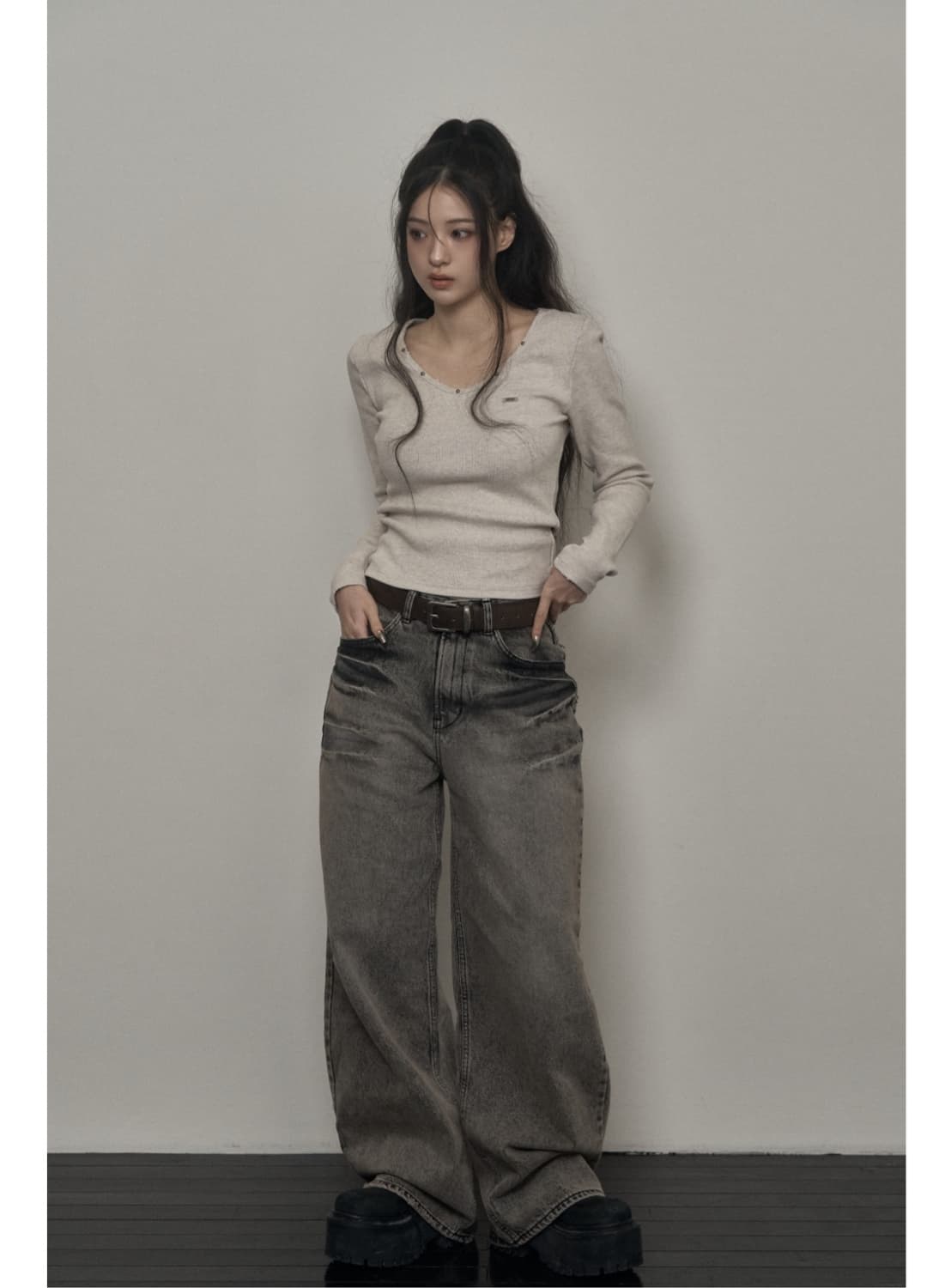 카키포인트 데미지 스터드 티셔츠 상품이미지3