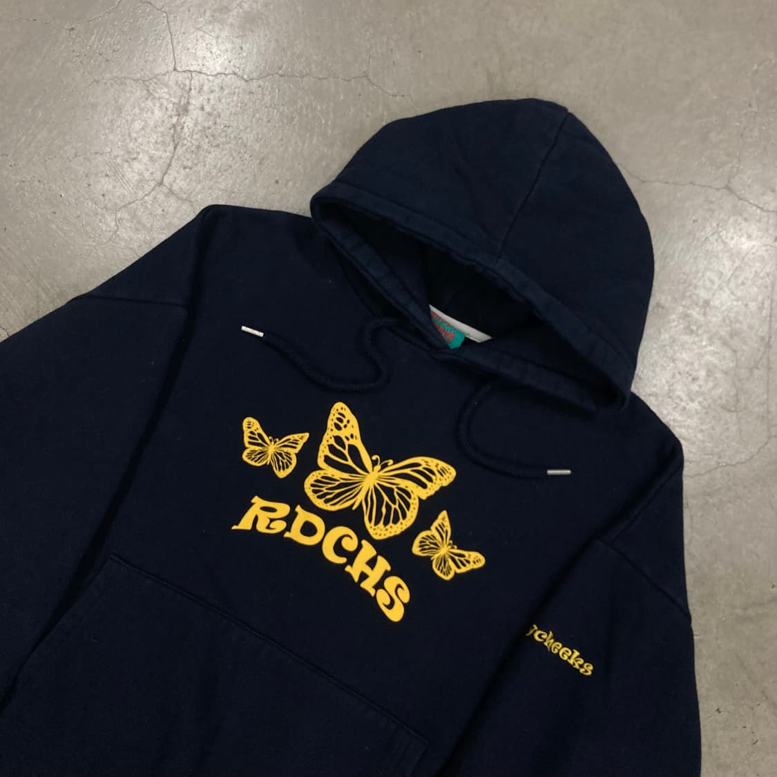 러디칙스 네이비 컬러 나비 빅로고 후드티 상품이미지2