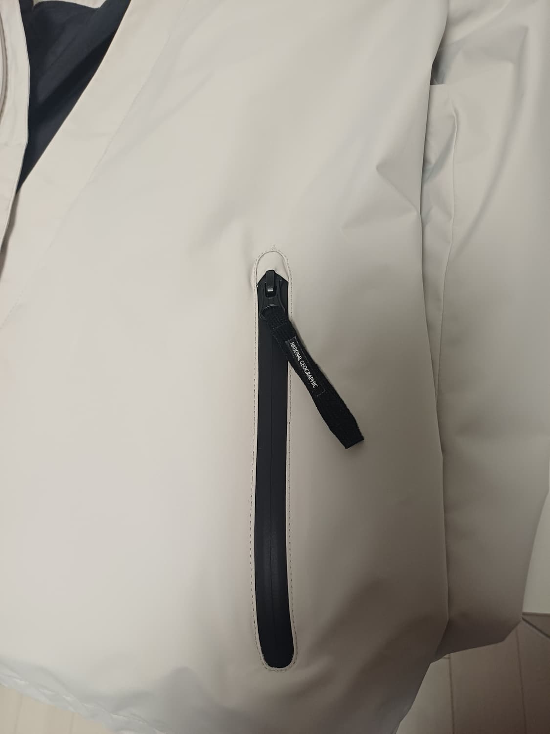 [정품/L] 내셔널지오그래픽 하이넥 와펜 바람막이 (베이지) 상태최상 상품이미지5