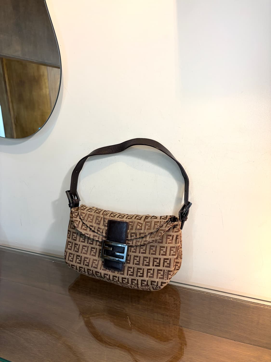 펜디 주키노 더블 플랩 바게트 백 상품이미지2