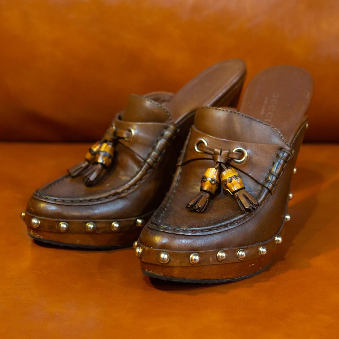 구찌 뱀부 태슬 플랫폼 로퍼 브라운 상품이미지1