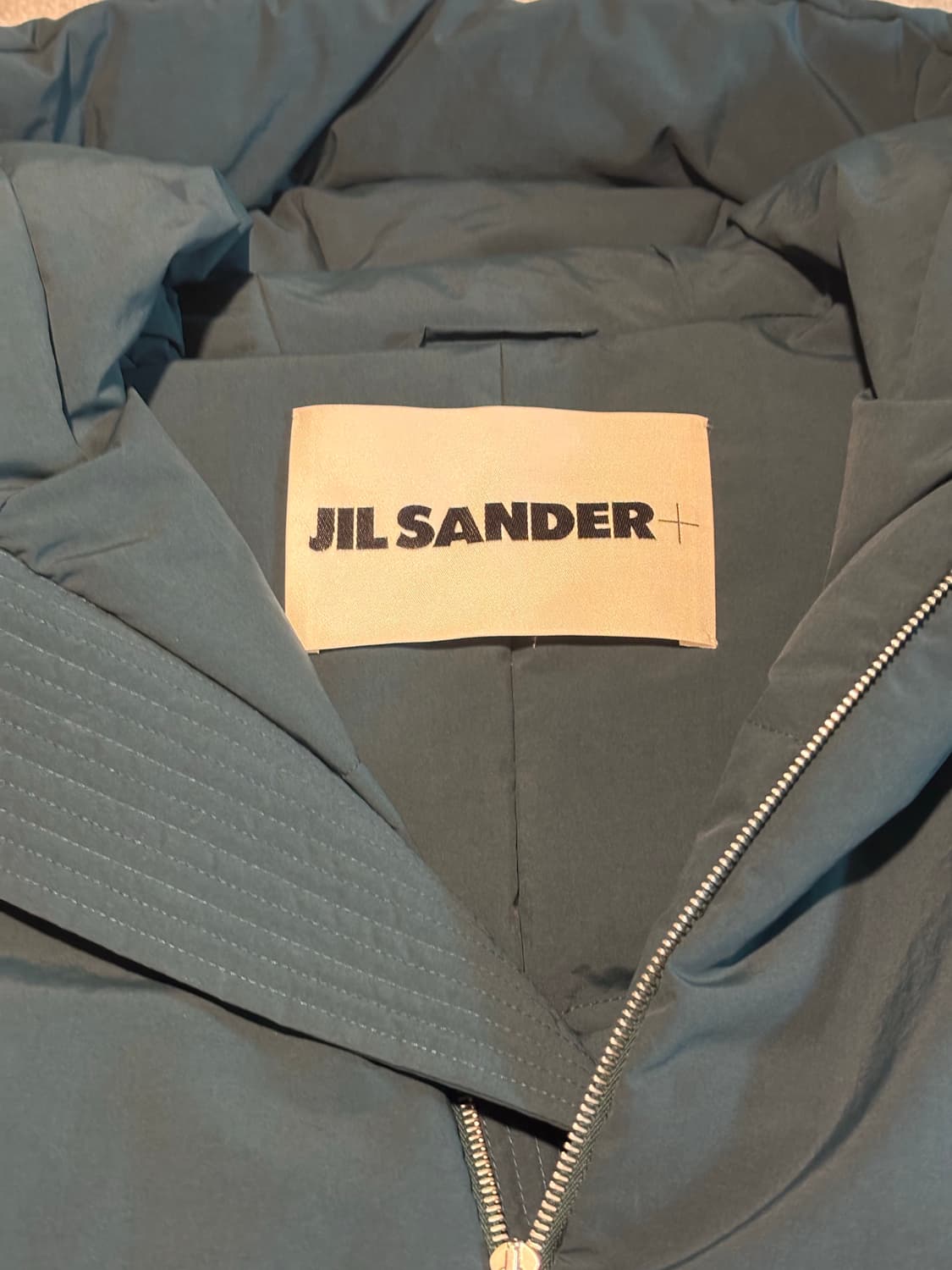 질샌더 패디드 후드 다운 베스트 상품이미지3