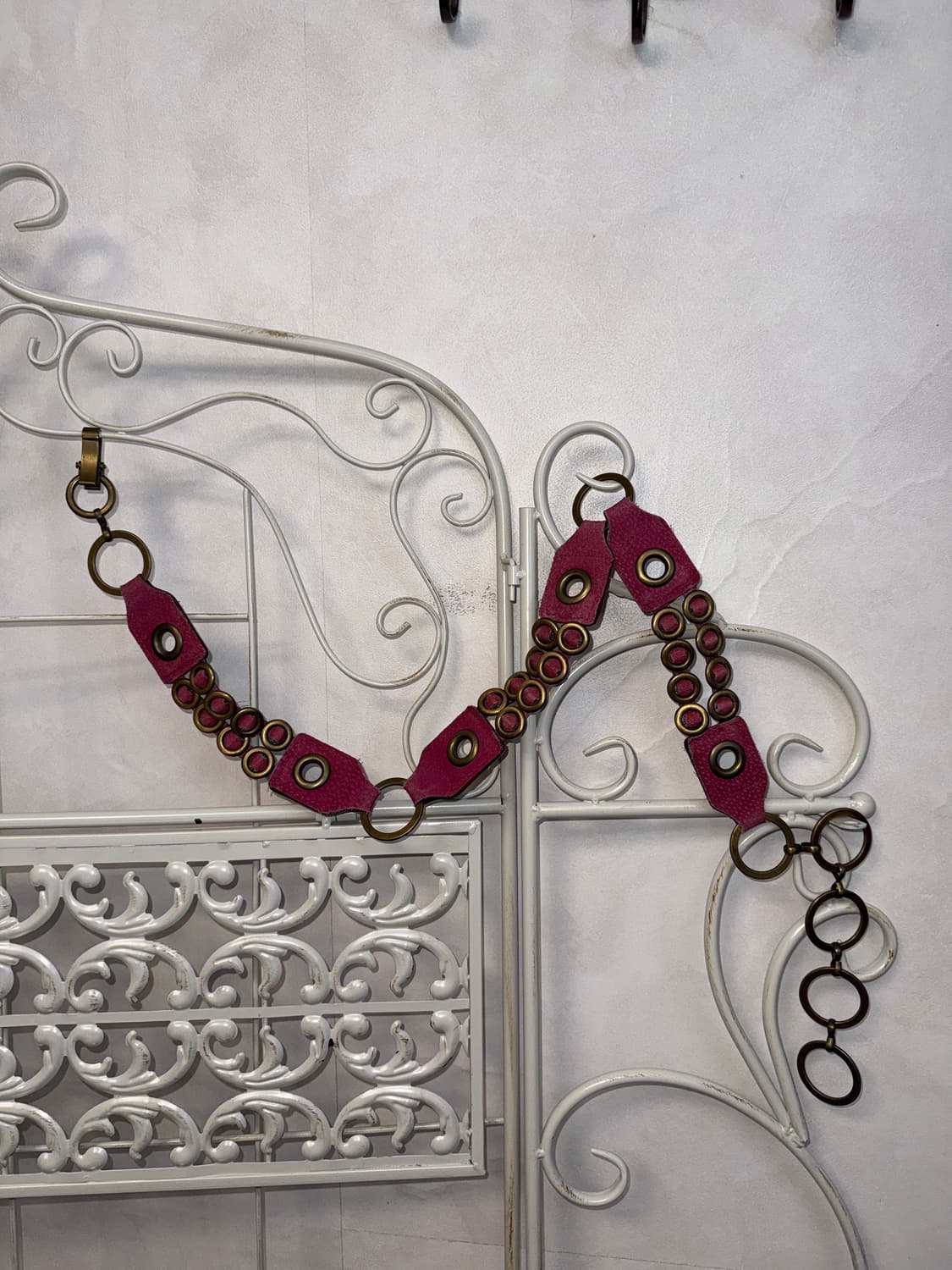 Cherry pink gold eyelet chain belt 상품이미지1