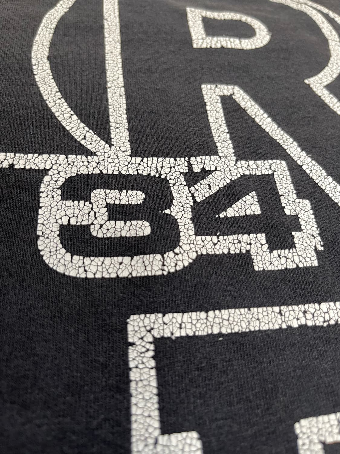 REALBVOICE 34 Crack Printing T-shirt 상품이미지4