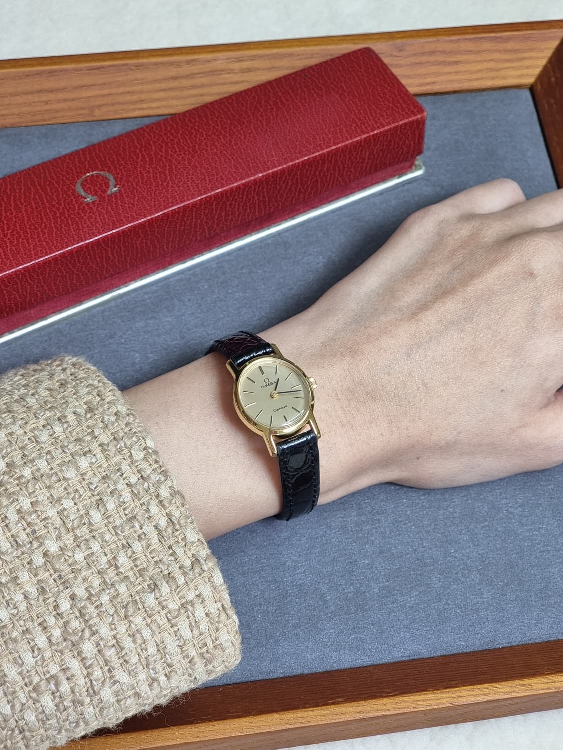 오메가 제네브 빈티지 오벌 샴페인 선레이 다이얼 수동 여성시계 상품이미지7