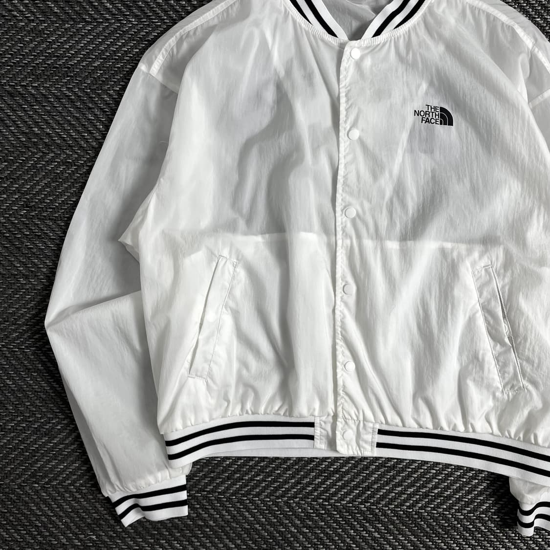 노스페이스 신형 빅로고 경량 나일론 우븐 바시티 자켓o 3047 상품이미지3