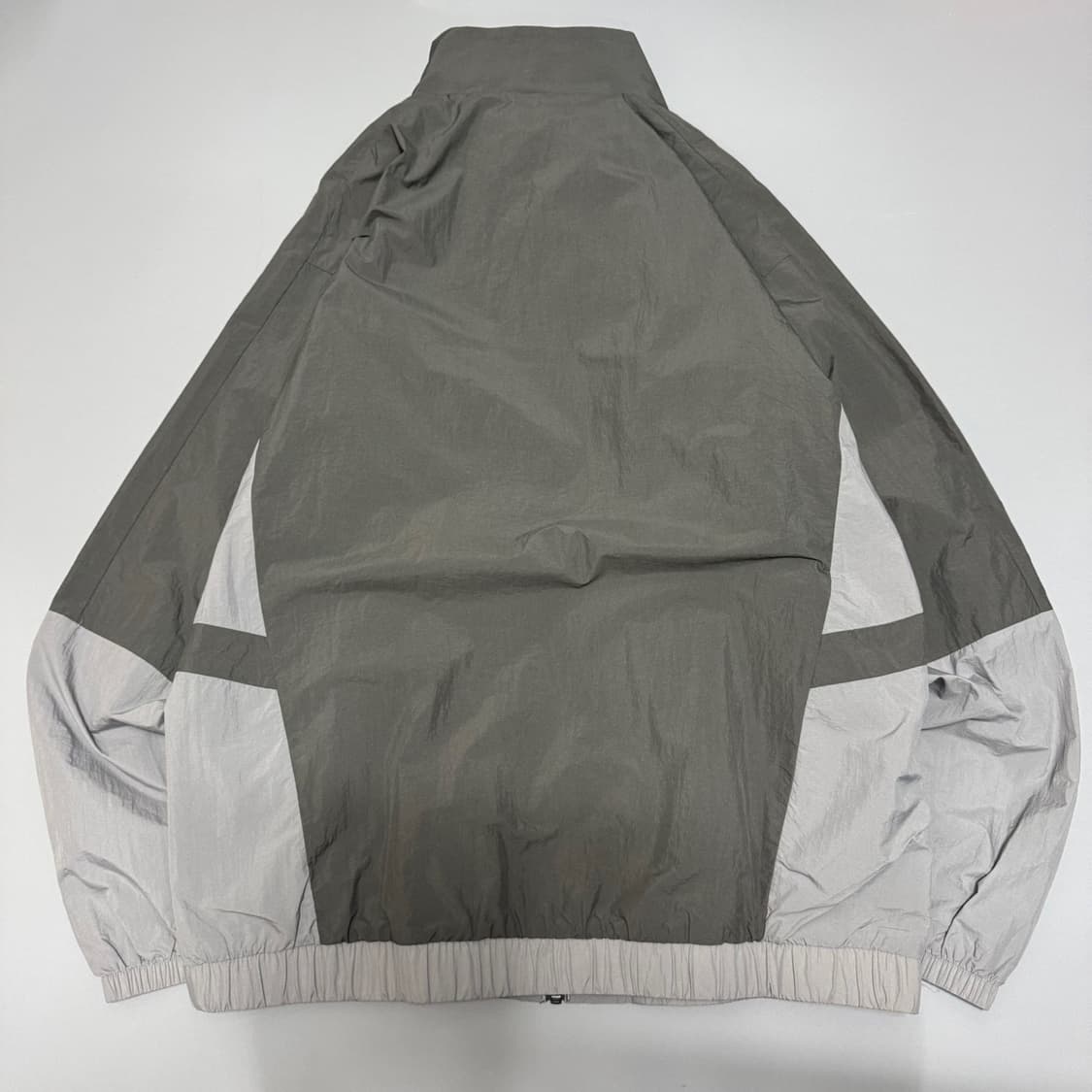 오클리(OAKLEY) 차콜 그레이 컬러블록 테크 하이넥 윈드브레이커 상품이미지7