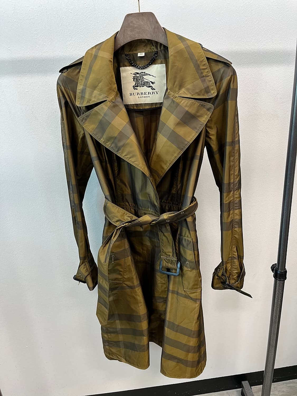 여) 버버리 체크 올리브그린 트렌치코트  상품이미지3