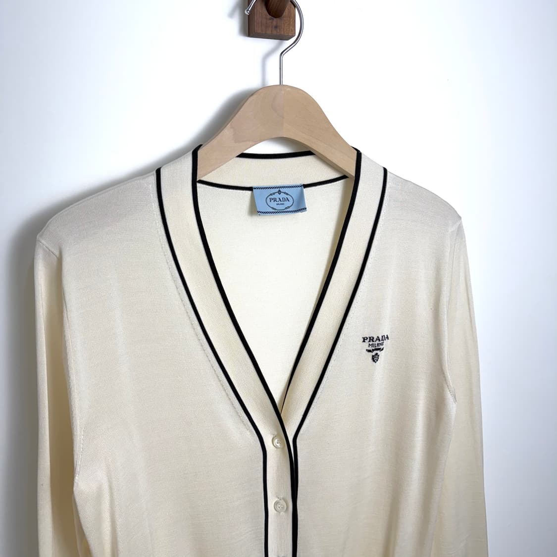 프라다 로고 자수 가디건 38사이즈 상품이미지2