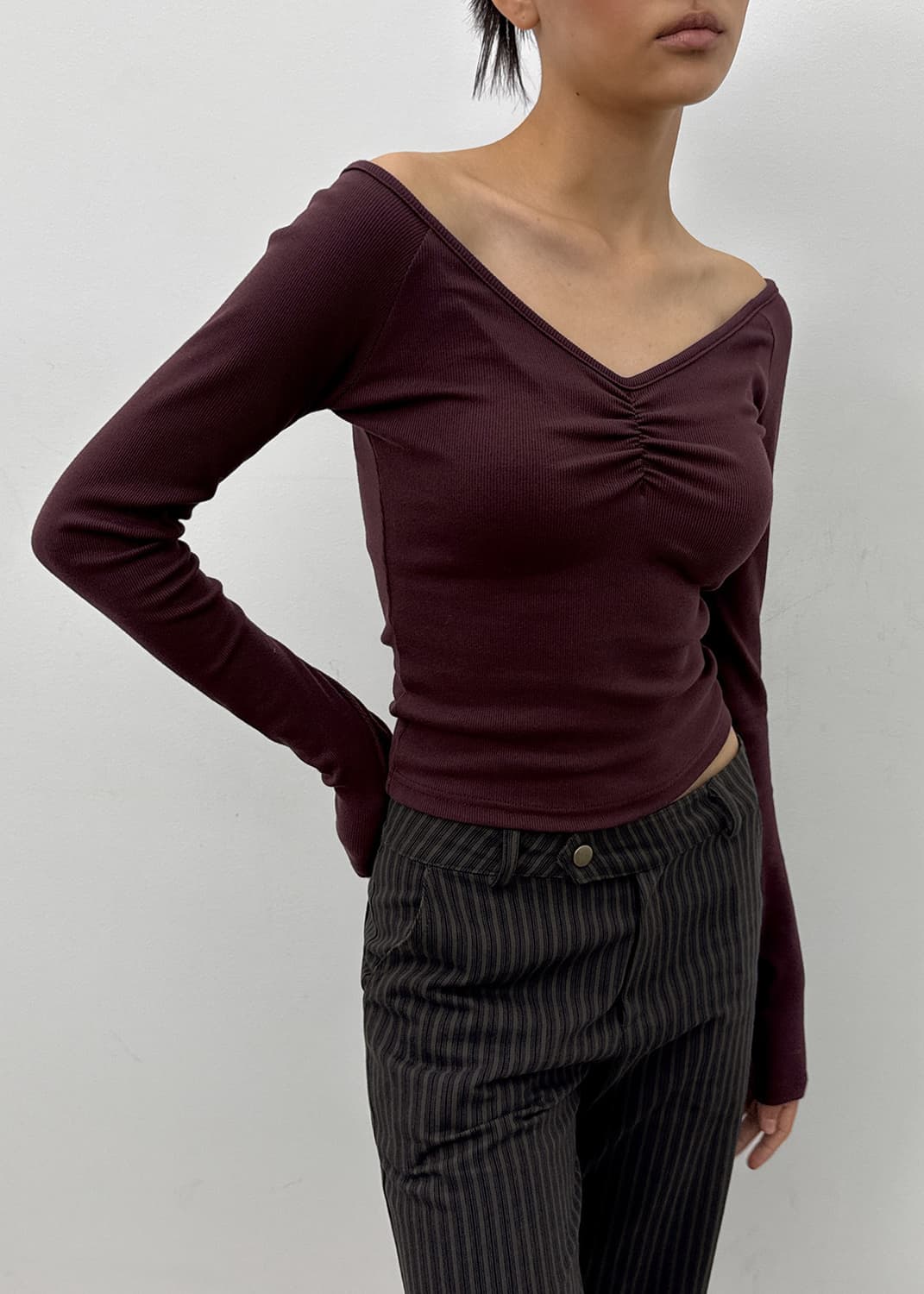 (새상품) 블랙업 샤브니 브이넥 셔링 버건디 상품이미지1