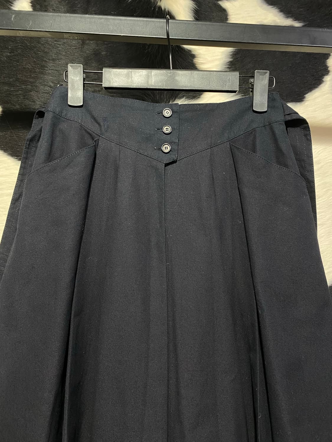 Christan Dior 쓰리버튼 타이디테일 플리츠 미디스커트 상품이미지3