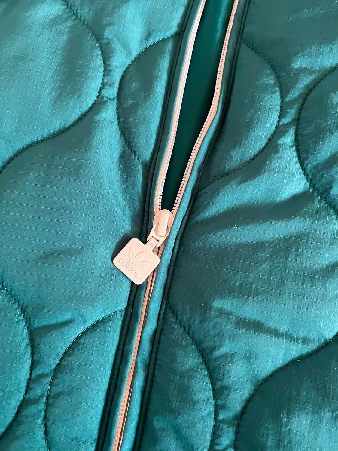 아디다스 그린 후드 퀄팅자켓 상품이미지3