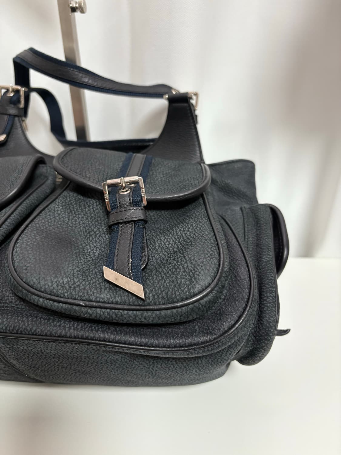 디올 스트릿시크 누벅레더 숄더백 상품이미지3