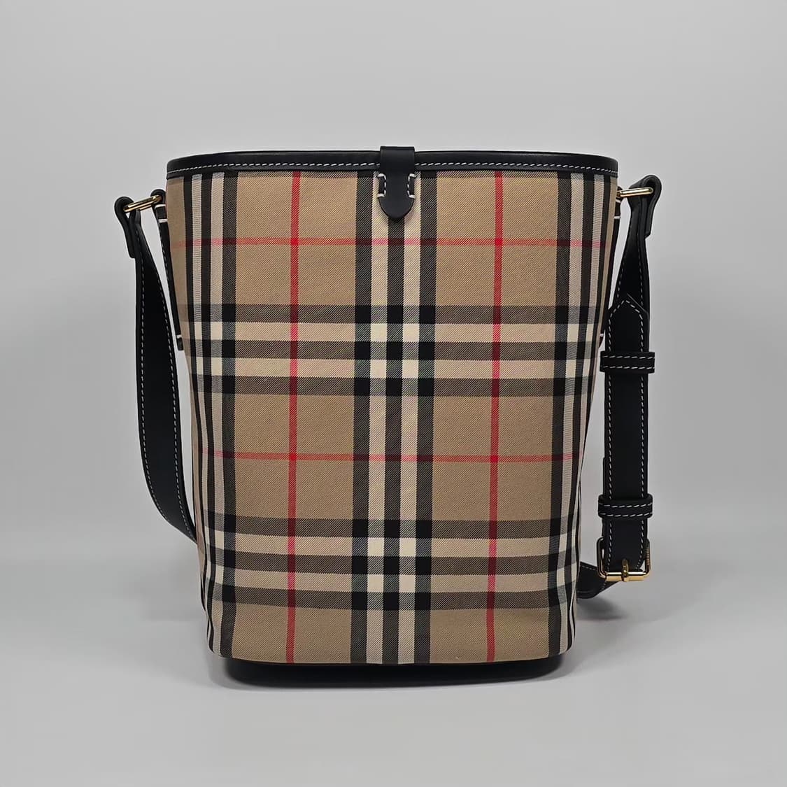 버버리 애쉬비 체크 버킷백 상품이미지3
