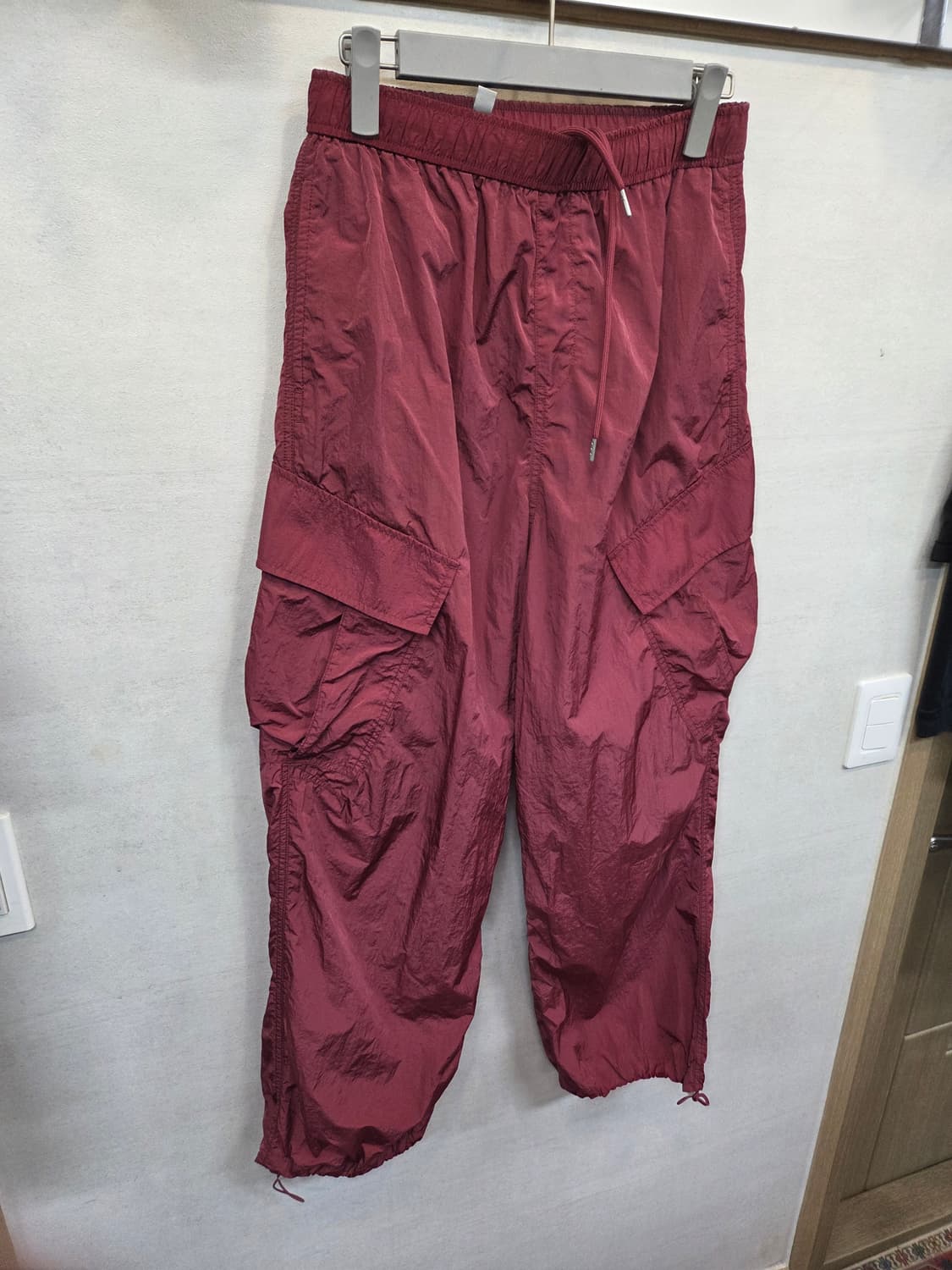 에잇세컨즈 나일론 카고 와이드 스트링팬츠 s 버건디 상품이미지4