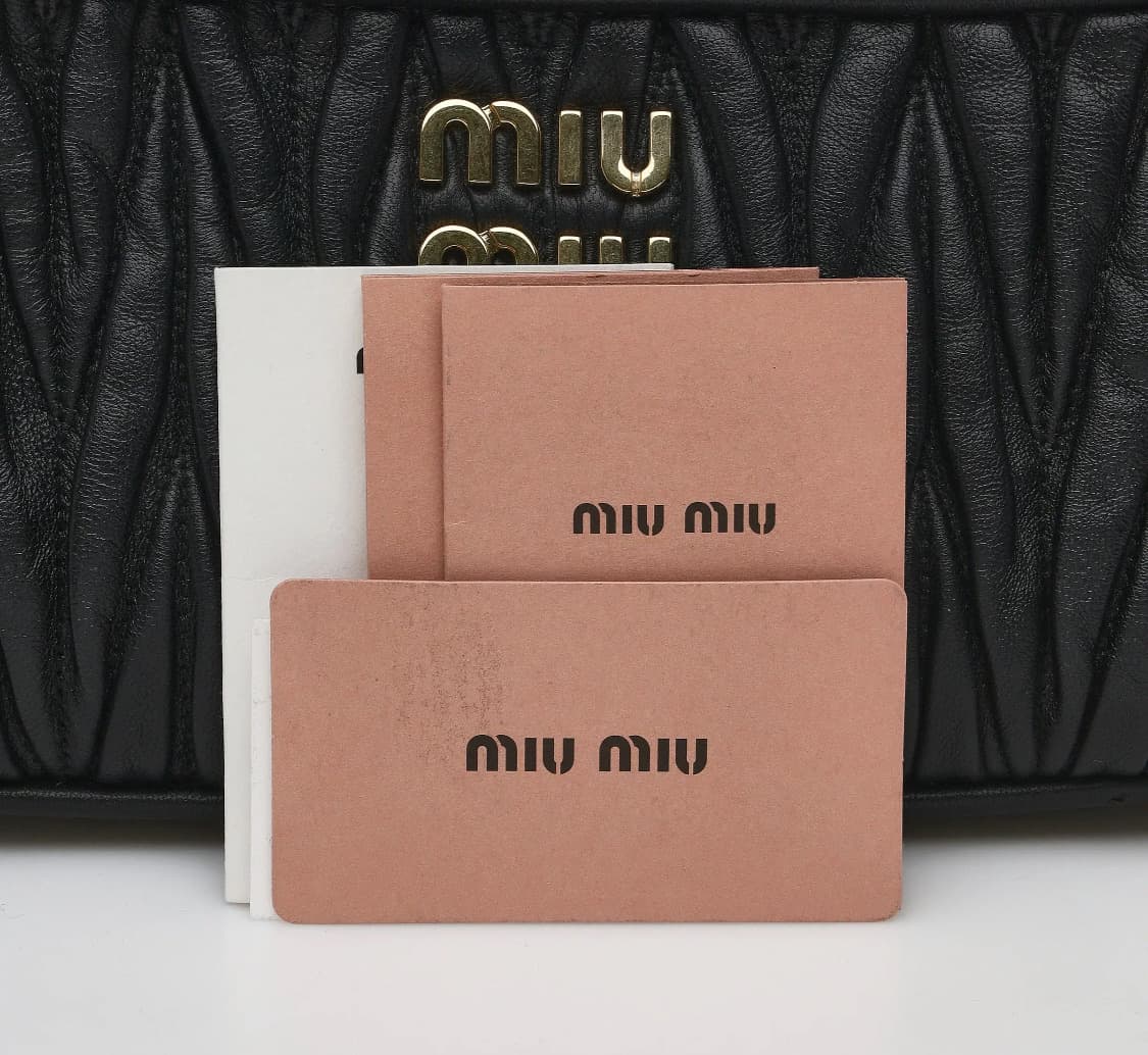 [S급] 미우미우 마테라쎄 나파 가죽 숄더백 블랙 판매합니다!!! 상품이미지2