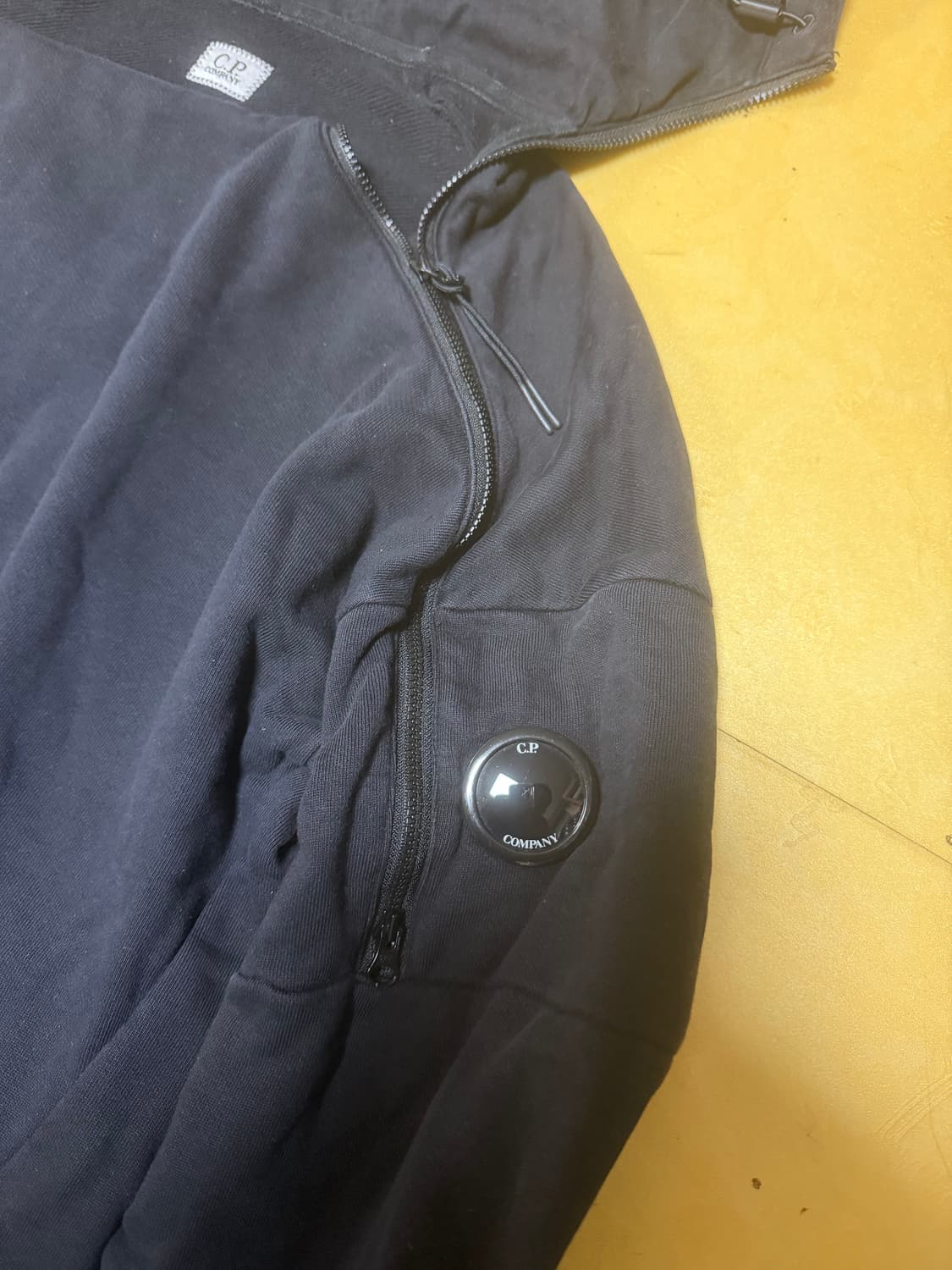 Cp company 씨피 컴퍼니 슬림 더블지퍼 후드 티셔츠 100L 상품이미지2
