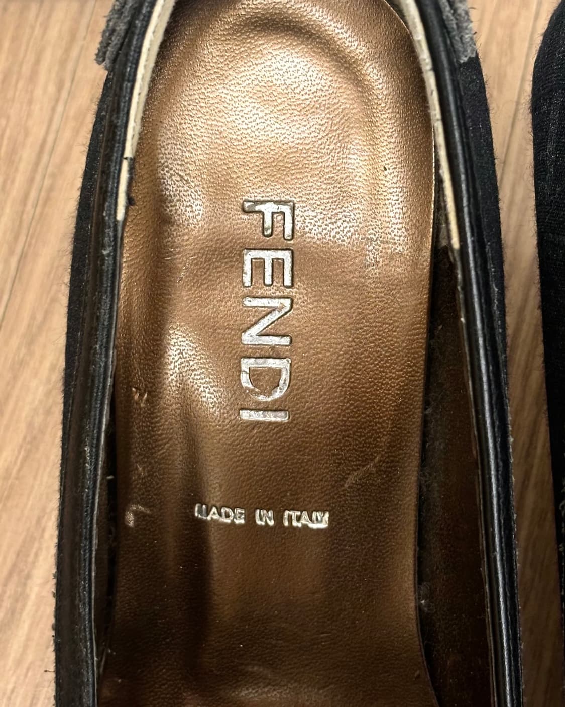 펜디 빈티지 블랙 모노그램 펌프스 상품이미지6