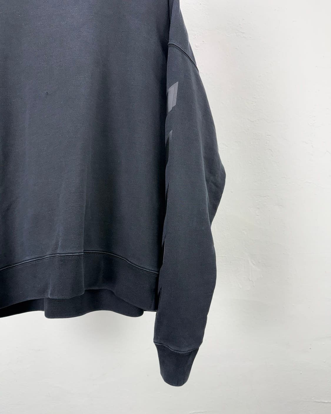 오프화이트 스케이트 애로우 러버 블랙 스웨트 셔츠 상품이미지6