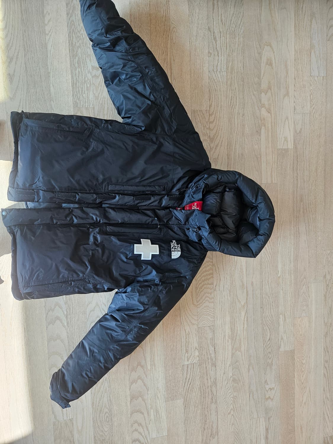 슈프림X노스페이스  서밋 시리즈 레스 큐 발토로 패딩 상품이미지1